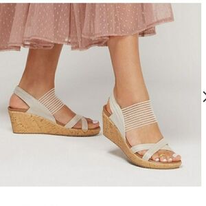 Sketchers Luxe Foam Beverlee High Tea Natural Cork Wedge Sandals 7.5